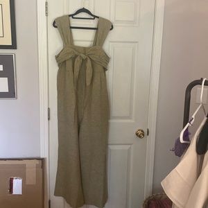 Madewell, linen blend jumpsuit, NWOT, adorable front bow, wide leg, and POCKETS!